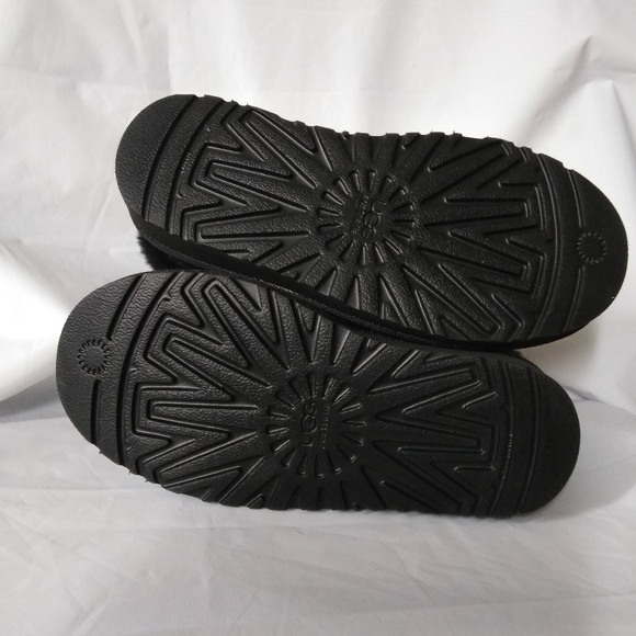 Ugg Girl's Size 1 Black Hadley Boots (New w/o Box) - Picture 3 of 7